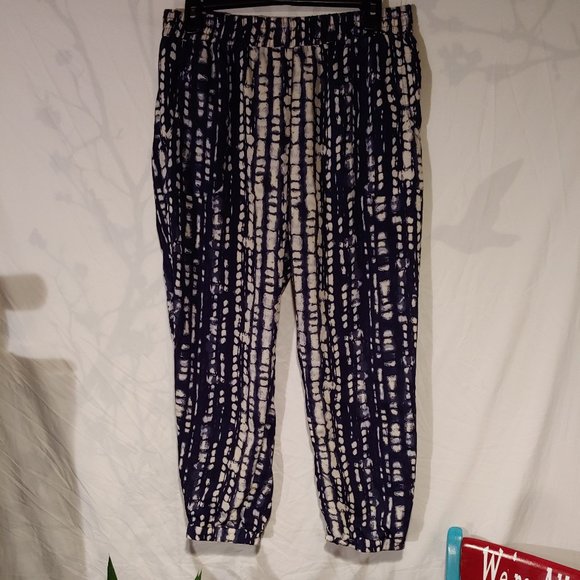 About a Girl Pants - Picture 3 of 6